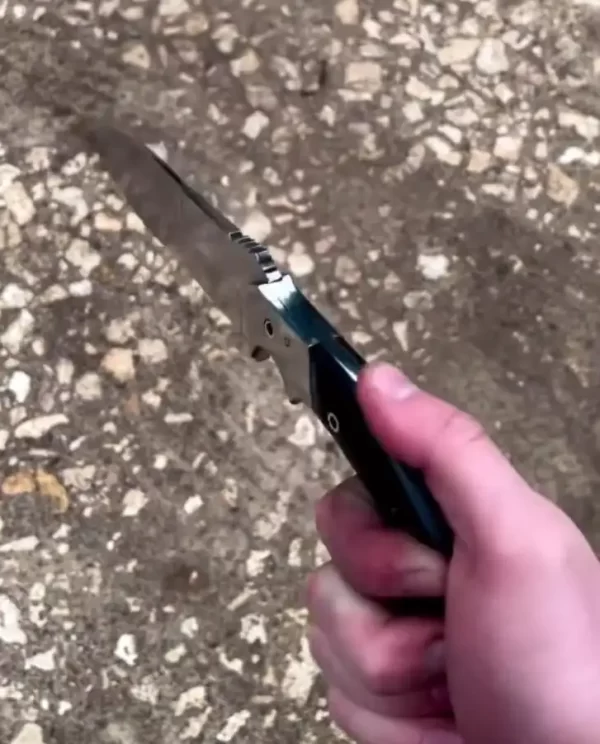 D2 steel hunting knife